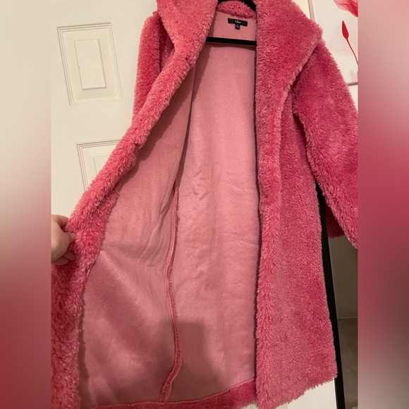 **SOLD** NWOT LuLus Faux Fur Hot Pink Jacket - Picture 4 of 5